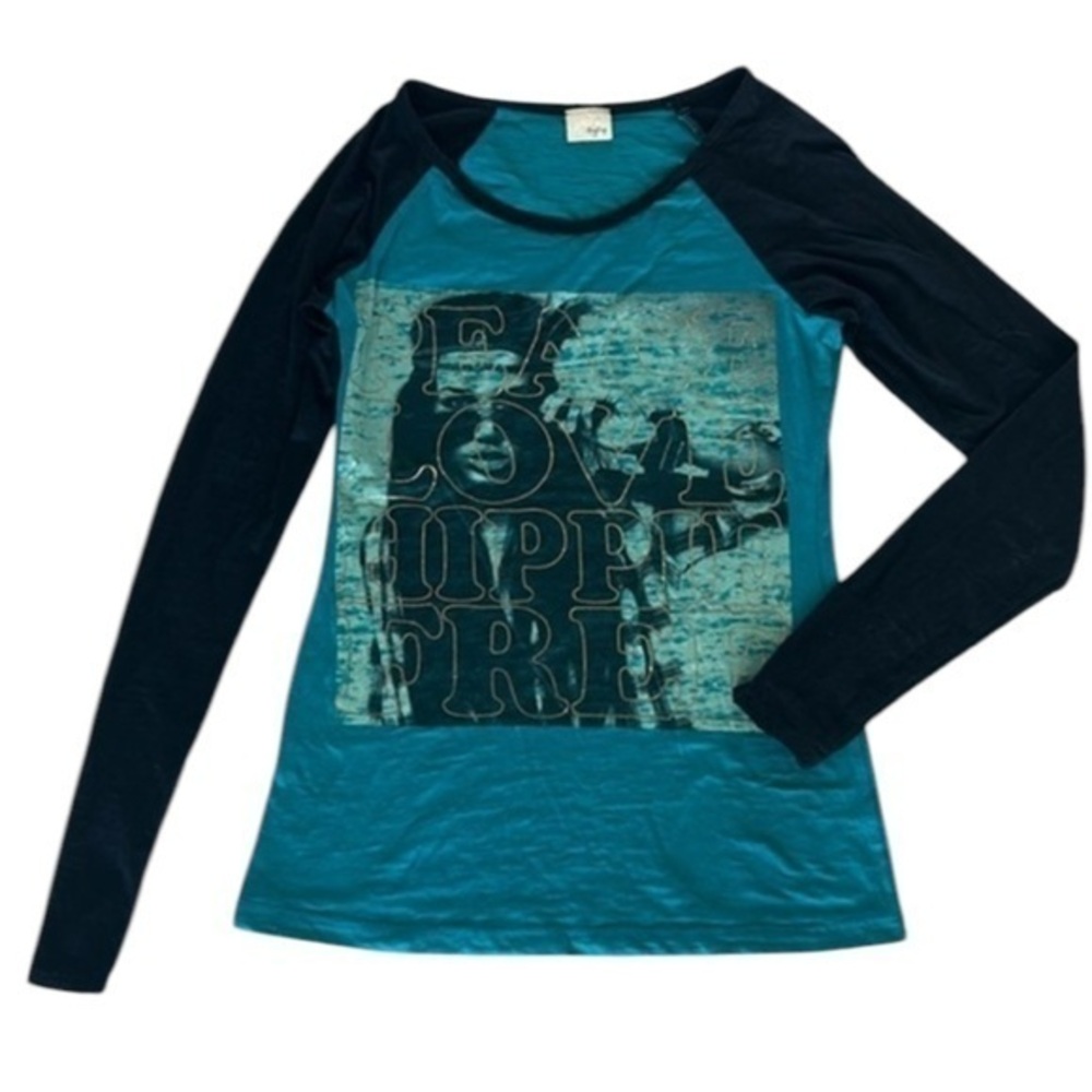 Daytrip size small long sleeve graphic tee burnout